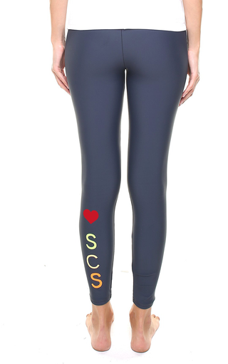 Leggings personalized with a heart and letters applied vertically
